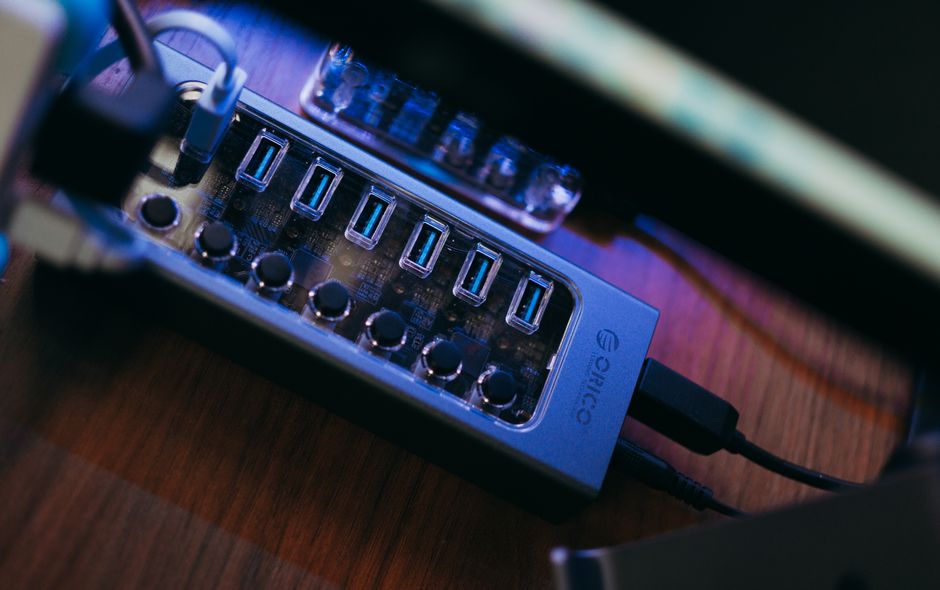 Multi-port USB hub kao simbol integracije sustava